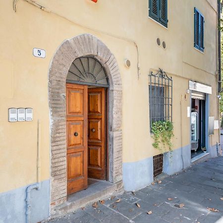 Piazza Napoleone Lovely Central Apartment Lucca Exterior photo