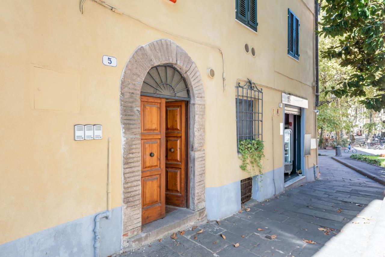 Piazza Napoleone Lovely Central Apartment Lucca Exterior photo